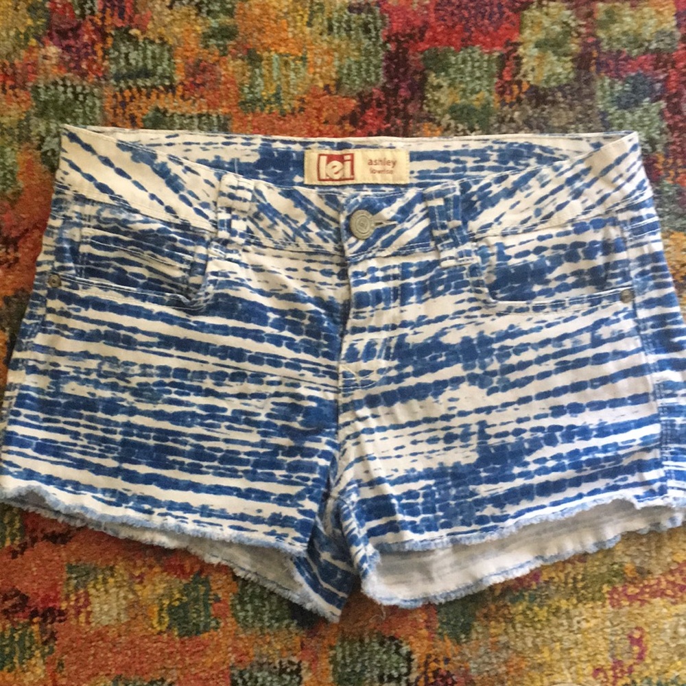 L.E.I Shorts Size 9
